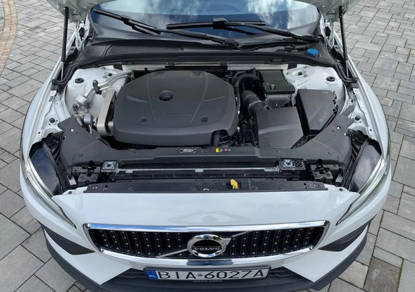 Volvo V60 Cross Country cena 122000 przebieg: 87237, rok produkcji 2019 z Białystok małe 781